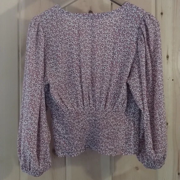 Abercrombie & Fitch top semi wide sleeve/ v neck - Picture 5 of 8